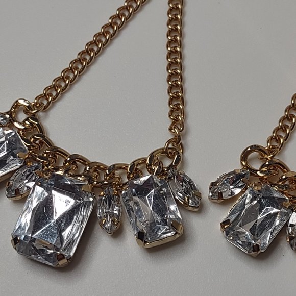 Very Pretty Gold Tone Metal And Clear Plastic Earrings - Picture 4 of 16